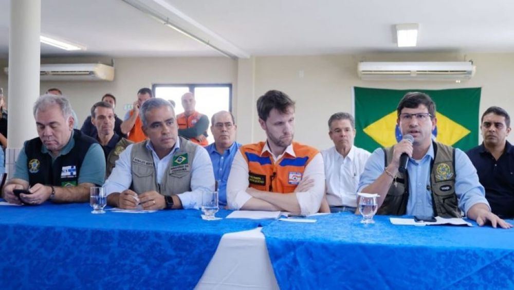 Carlos Brito e tr&ecirc;s ministros de Estado sobrevoaram &aacute;reas atingidas pelas chuvas em Pernambuco. Cr&eacute;dito: Roberto Castro/MTur