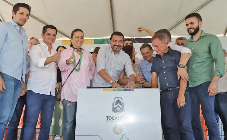Assinatura da Ordem de Serviço pelo Governo do Tocantins para início das obras da pavimentação asfáltica do trecho da TO-239, que liga a cidade de Itapiratins - Foto: Antônio Gonçalves/Governo do Tocantins