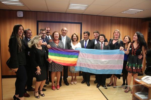 O ministro da Educação homologou nesta quarta o uso do nome social por transexuais e travestis na educação básica brasileira (Foto: Divulgação/André Nery/MEC)