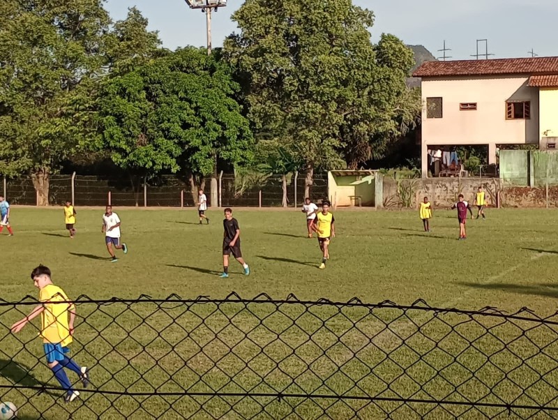 A “Escolinha de Futebol de João Neiva” é idealizada pela prefeitura da cidade.