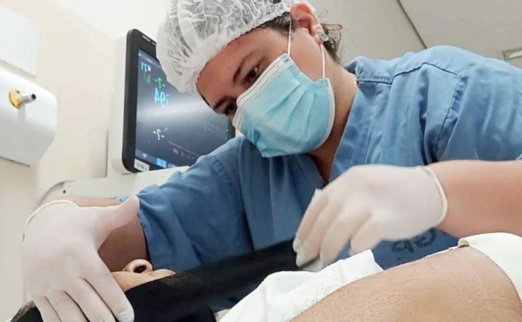 Paciente durante sessão de fisioterapia no serviço de Cabeça e Pescoço do HGP - Foto: SES/Governo do Tocantins