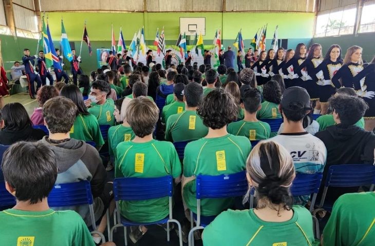 Renta Novaes, Vinícius Espíndula e arquivo escolar.