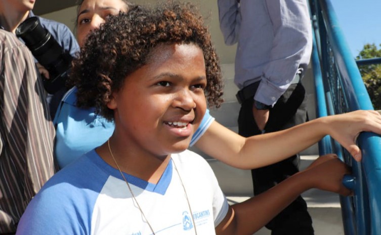Estudante do 7° ano, Ana Elisa Alves Vieiras, ficou feliz ao conhecer o novo espaço de estudo - Foto: Esequias Araújo/Governo do Tocantins