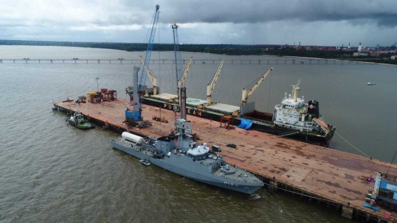 Navio irá ao Ceará para encher tanque vazio de oxigênio e levar aos estados - (Foto: Divulgação/ Marinha)