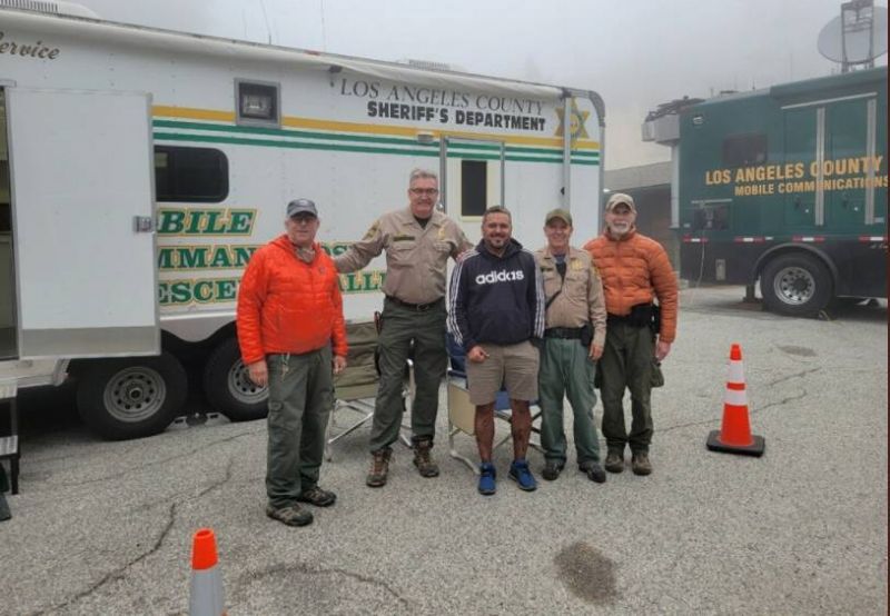 Homem foi encontrado em região restrita em floresta de Los Angeles - (Foto: Reprodução/ Twitter @LASDHQ)