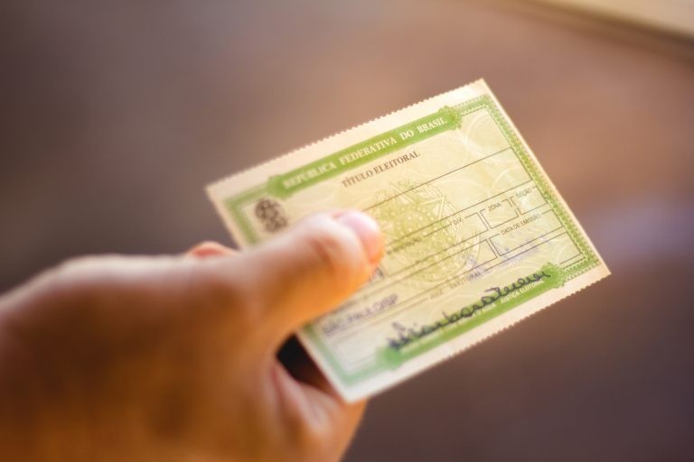 Mais de 1,1milhão de jovens tiraram o título de eleitor neste ano - (Foto: Depositphotos)