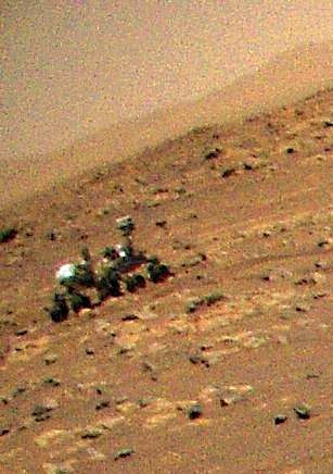 Detalhe da foto panorâmica tirada pelo Ingenuity que flagrou o robô Perseverance em Marte - (Foto: NASA/JPL-Caltech)