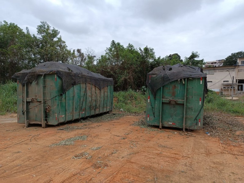 Os contêineres são utilizados como pontos de coleta dos materiais
