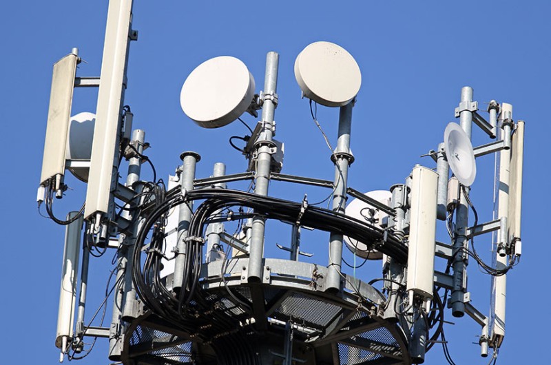o pedido de renovação será condicionado à adaptação de todas as outorgas da TV e de suas controladas - FedericoC