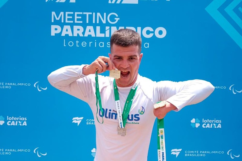 Adriano dos Santos, atleta da natação de Sinop, bolsista do projeto Olimpus, conquistou o tricampeonato brasileiro nos 100 metros borboleta