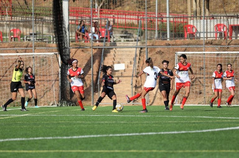 Um dos artigos premiados discute o sexismo no futebol da Paraíba - (Foto: Rodrigo Clemente/PBH)