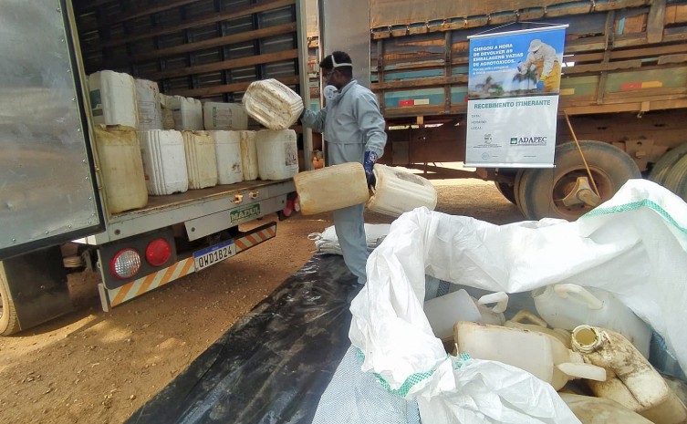 Produtores rurais devolvem embalagens vazias de agrotóxicos em Palmas - Foto: Adapec/Governo do Tocantins