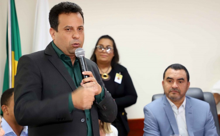 Secretário da Seduc, Fábio Vaz, ressaltou que projeto estava parado desde 2008 e que a entrega dos computadores é uma marca da atual administração - Foto: Zezinha Carvalho/Governo do Tocantins