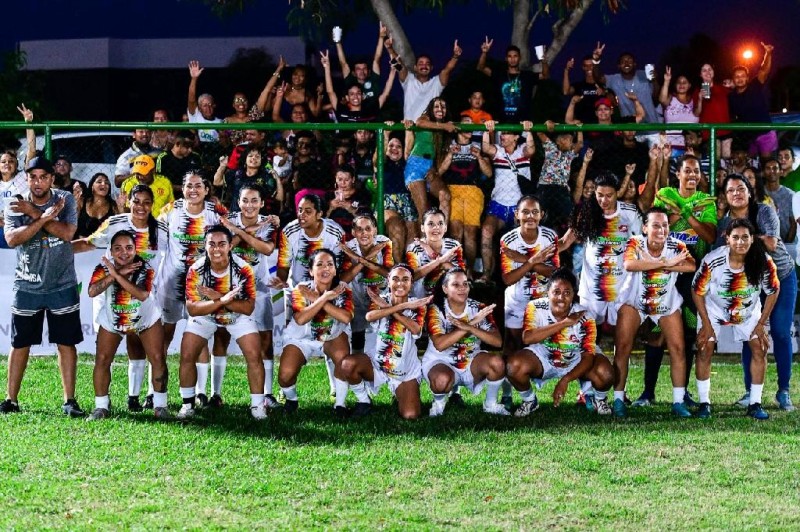 Equipe feminina do bairro Novo Colorado, campeã da Taça das Favelas 2022 - Foto por: Rogério Florentino