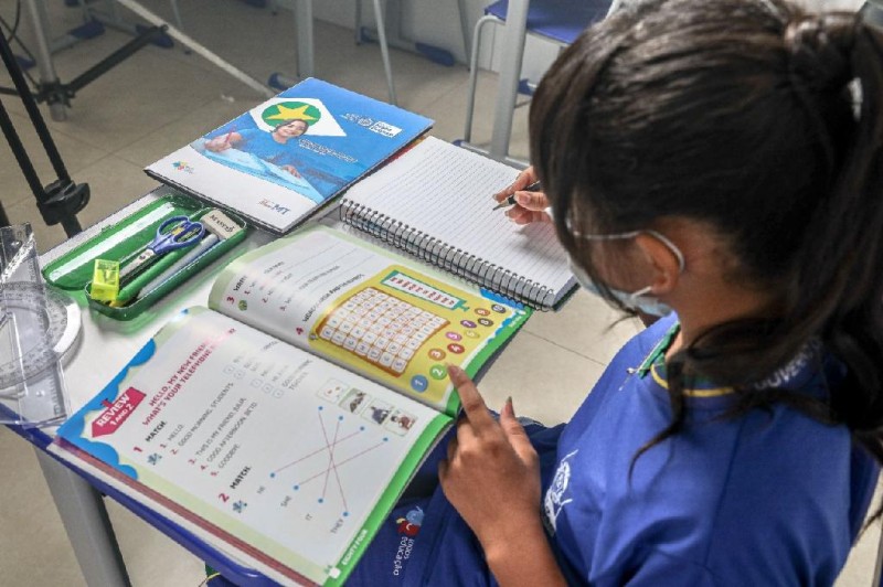 O programa prevê o monitoramento do desenvolvimento da educação por meio de indicadores oficiais.