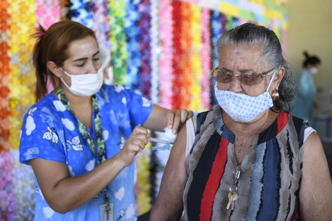 Vacinação evitou a morte de quase 14 mil idosos acima dos 80 anos - (Foto: Mateus Bonomi/Estadão Conteúdo - 29.3.2021)