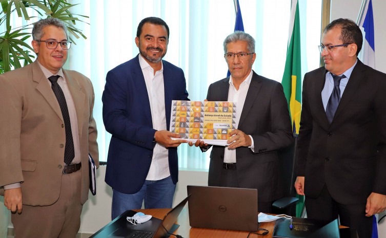 Entrega das contas e acordo de cooperação TCE, firmado pelo governador Wanderlei Barbosa - Foto: Antônio Gonçalves/Governo do tocantins