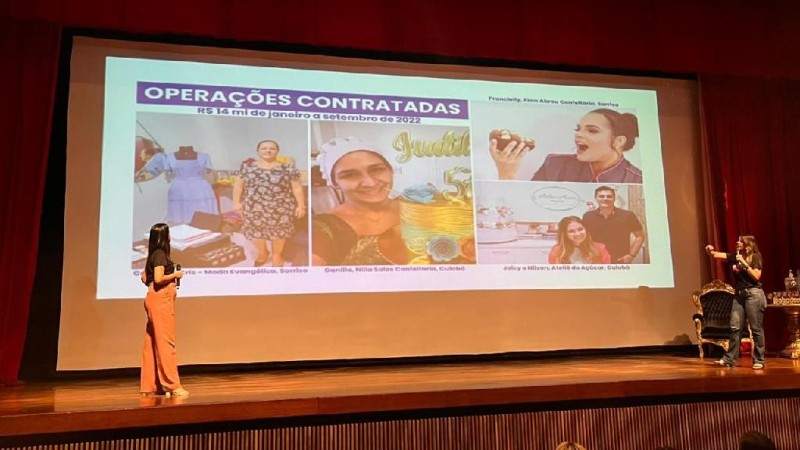 Julianna Castro e Livia Rabani, da Desenvolve MT, apresentam as linhas de crédito para as participantes da imersão. - Foto por: Assessoria.