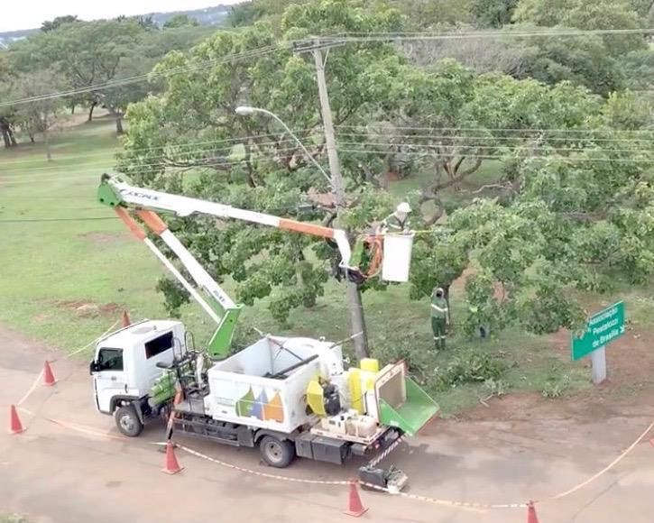 O corte momentâneo da luz nestes locais é necessário para garantir a segurança tanto dos moradores, quanto dos profissionais que trabalham diretamente com o serviço | Foto: Neoenergia