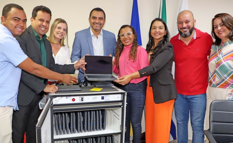 Governador Wanderlei Barbosa entrega 735 chromebooks e gabinetes de recarga para educação profissional técnica de nível médio em outubro deste ano - Foto: Zezinha Carvalho/Governo do Tocantins