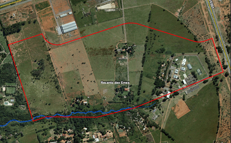 Em vermelho, a área sobre a qual se discute o parcelamento de solo | Arte: Brasília Ambiental
