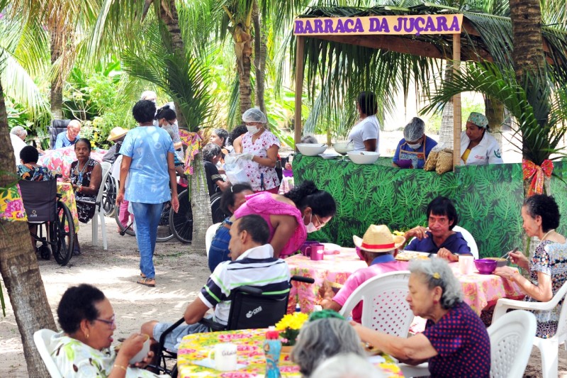 - Além da juçara, farinha e frutos do mar, festividade também contou com danças e outras atividades (Foto: Honório Moreira)