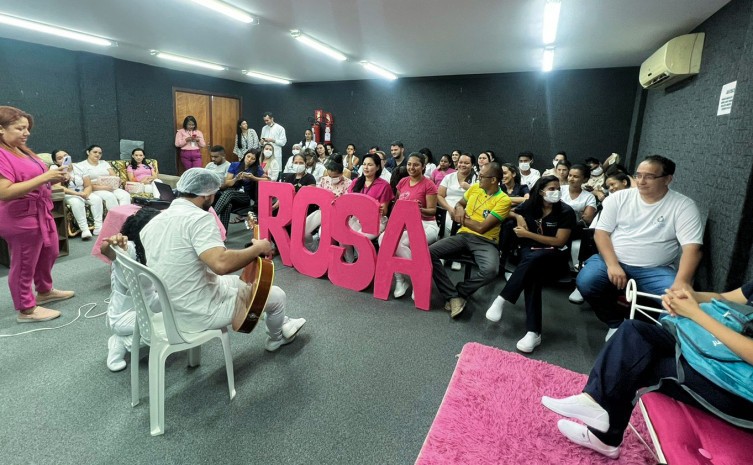 Servidores do Hospital Regional de Augustinópolis participam de programação alusiva ao Outubro Rosa - Foto: SES/Governo do Tocantins