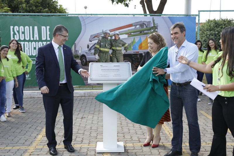 Participaram da abertura da turma o diretor-presidente da Neoenergia, Frederico Candian, a secretária da Mulher, Vandercy Camargos, e o diretor regional do Senai, Marco Secco