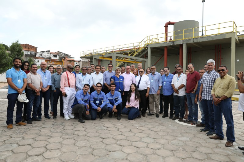 - Governador visita obras da estação de tratamento de esgoto. (Foto: Divulgação)