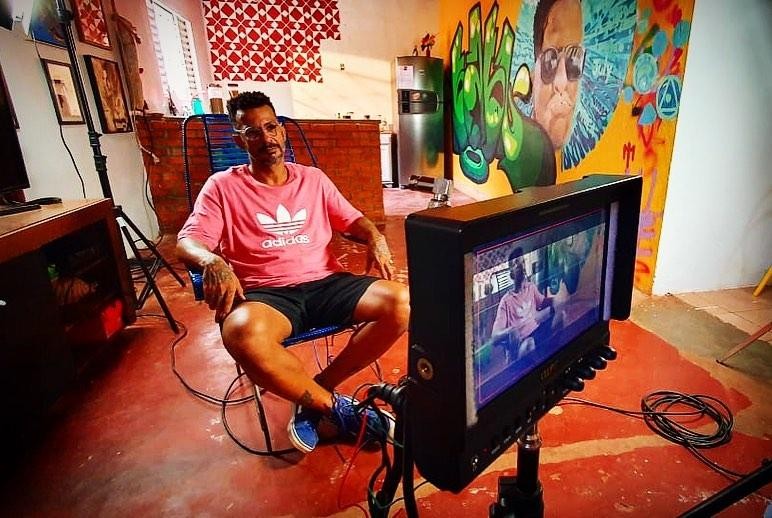Além de Babu, o curta também conta com depoimentos de pessoas próximas, como familiares e amigos, bem como estudiosos de sua obra