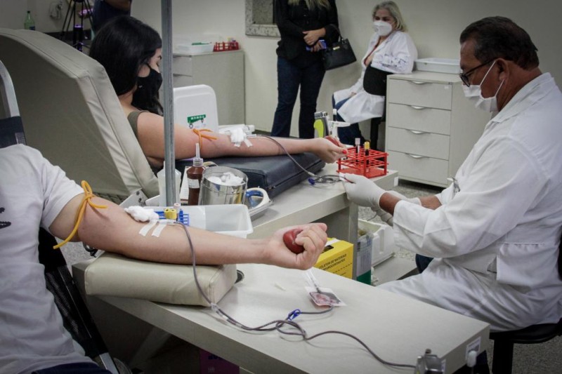 Com apenas uma bolsa de sangue, quatro vidas podem ser salvas. - Foto por: Secom-MT