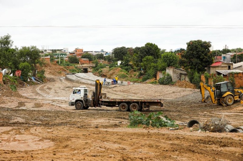 Obras de prolongamento da Avenida Parque do Barbado - Foto por: Marcos Vergueiro/Secom-MT