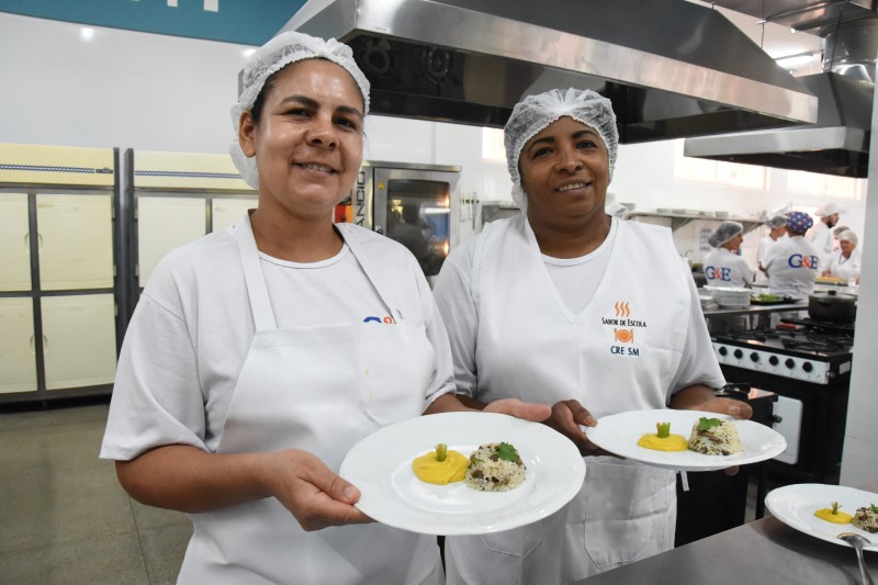 Dupla Josilene Páscoa, 52 anos, e Janete Ramos, 47 anos, que trabalha no Centro de Ensino Fundamental 215 de Santa Maria