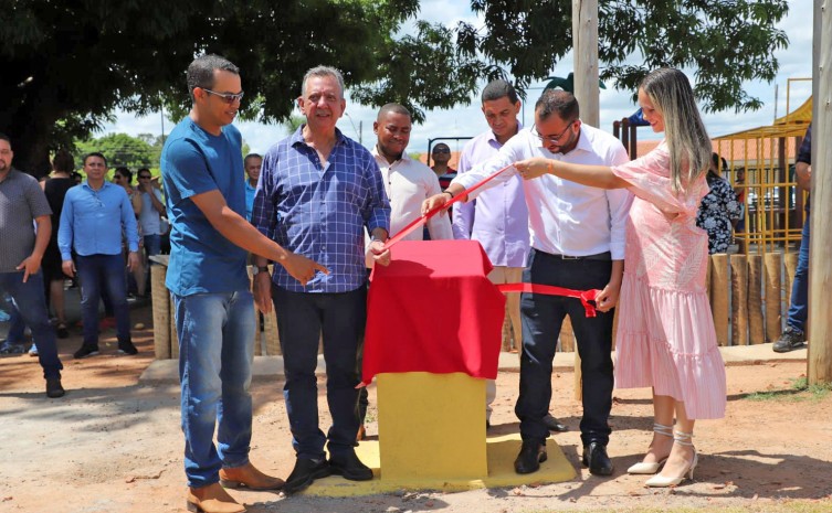 O governador em exercício, Antonio Andrade, participou da cerimônia de entrega da Praça São Miguel, em Paranã - Foto: Esequias Araújo/Governo do Tocantins