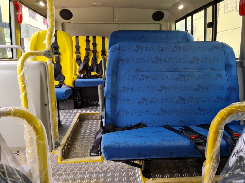 Veículo tem capacidade de transportar 14 pessoas