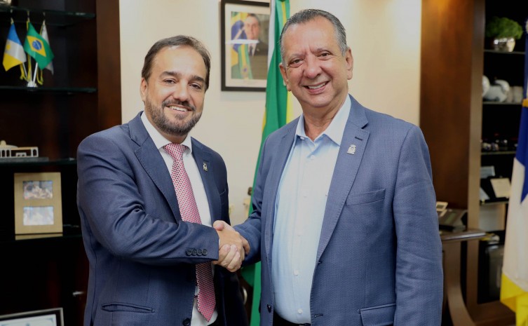 O governador em exercício, Antonio Andrade, e o secretário da Indústria, Comércio e Serviços, Beto Lima, tratam sobre as novas diretrizes do Programa de Impulsionamento da Indústria, Comércio e Serviços do Estado do Tocantins - Foto: Antonio Gonçalves/Gov