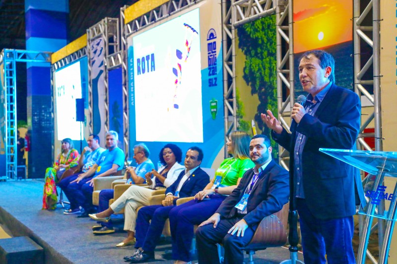 - O titular da Secretaria de Estado do Turismo (Setur), Paulo Matos, participou do primeiro dia de atividades do 5º Salão do Turismo da Rota das Emoções (Foto: Gilson Teixeira)