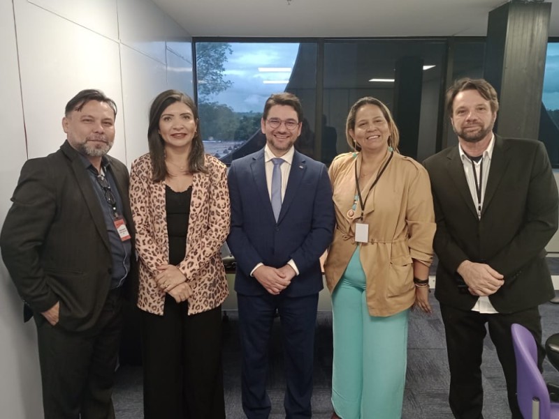 - Secretária Lília Raquel com integrantes do grupo que discute a temática do Trabalho, na equipe de transição do novo governo federal (Foto: Divulgação)
