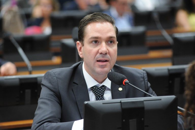 Deputado Eduardo Bismarck, autor da homenagem - (Foto: Billy Boss/Câmara dos Deputados)