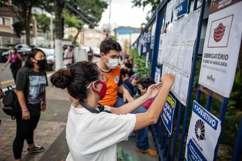 Comvest vai abrir inscrições para o programa de isenção da taxa de inscrição - (Foto: Bruno Santos/Folhapress - 10.5.21)