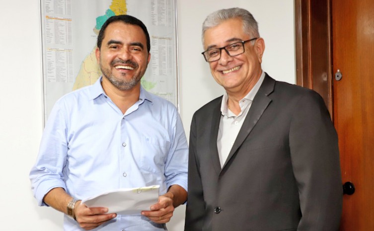 Governador Wanderlei Barbosa assinou a proposta na tarde dessa quarta, 14, no Palácio Araguaia - Foto: Esequias Araujo/Governo do Tocantins