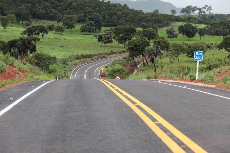 Pavimentação na Rodovia MT-110 - Foto por: Tchélo Figueiredo - SECOM/MT