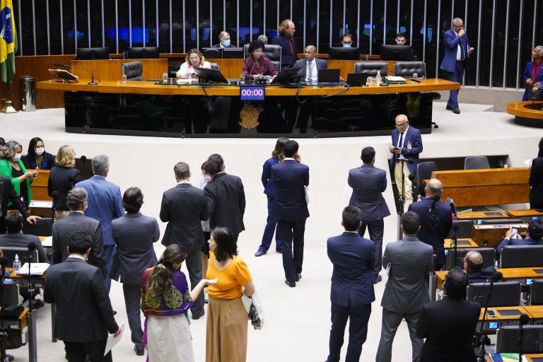 Deputados em sessão do Plenário - (Foto: Pablo Valadares/Câmara dos Deputados)