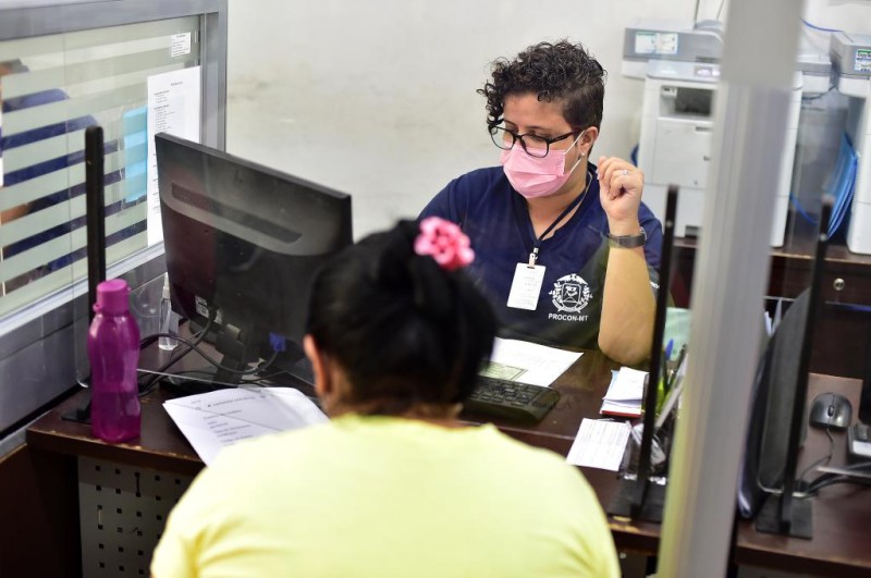 Atendimento no Procon Estadual - Foto por: Josi Dias