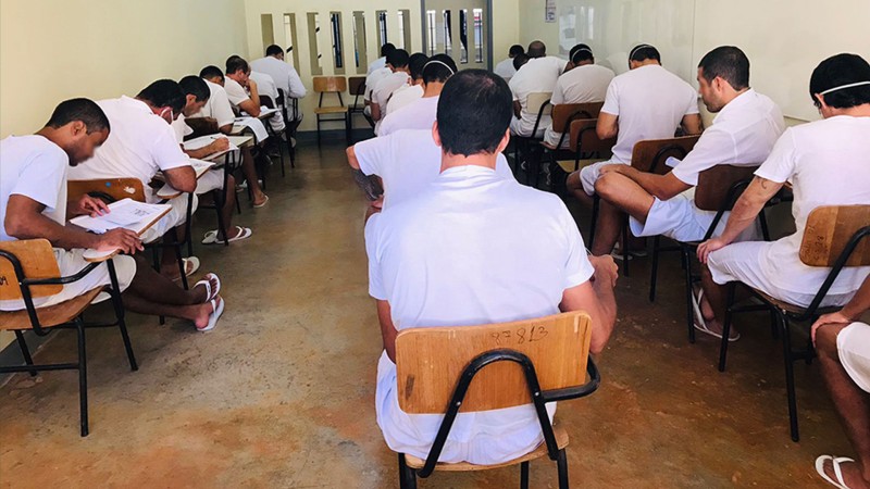 Exame avalia competências e habilidades de jovens e adultos em conclusão do ensino fundamental ou ensino médio | Foto: Divulgação