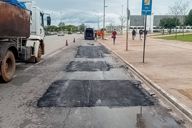 Cerca de 6,5 toneladas de massa asfáltica foram usadas | Fotos: Divulgação/GDF Presente