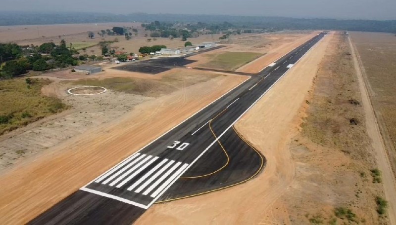 As pistas do aeroporto de Juara foram asfaltadas e a cerca do local está em construção.