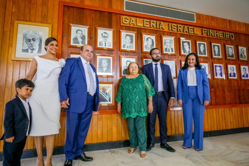 O governador Ibaneis Rocha com a família, na Galeria dos Governadores | Fotos: Renato Alves/Agência Brasília