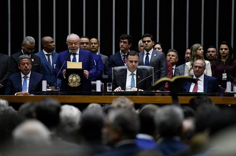 Depois de empossado, Lula discursou e tocou em temas como reconstrução nacional, retomada econômica, minorias, educação e saúde - Edilson Rodrigues/Agência Senado