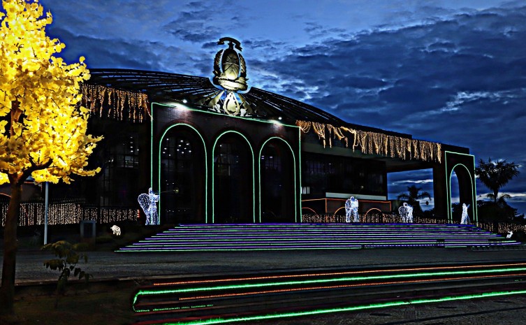 Ornamentação natalina, inaugurada no dia 15 de dezembro, será retirada da Praça dos Girassóis nesta sexta-feira, 6 de janeiro - Foto: Luciano Ribeiro/Governo do Tocantins